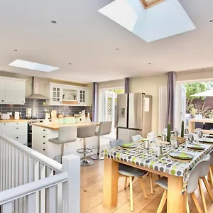 Luxury - Hot Tub - Pool Table - Gym - Sauna - Cinema - Free Parking - Close To Holiday home